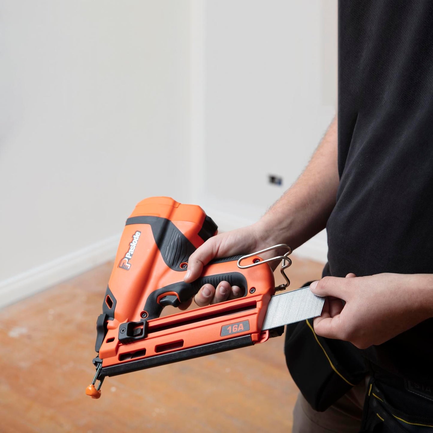 Paslode 16ga Trimmaster Angled Bradder Kit