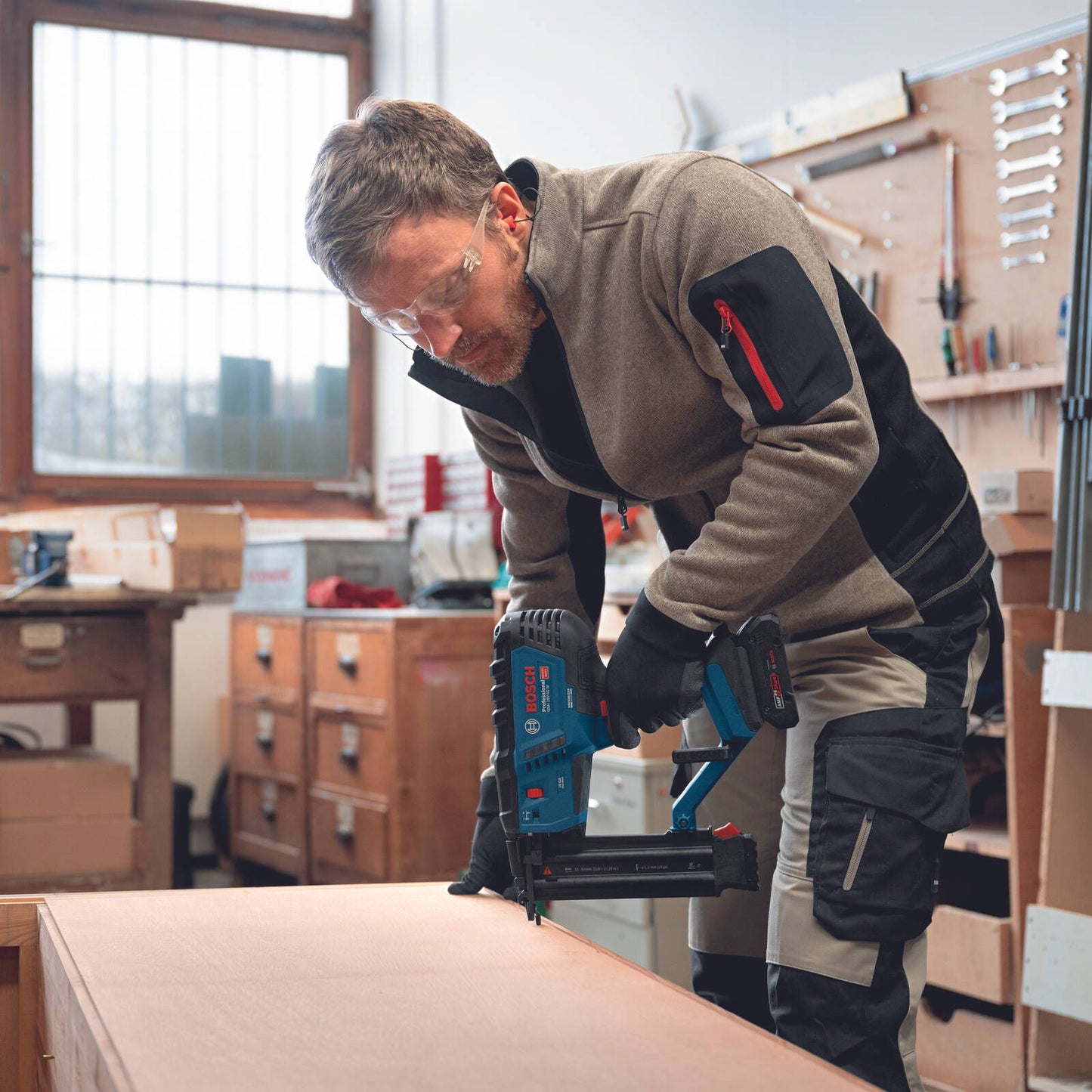 Bosch Professional Wood Nailer - 18V - Skin Only