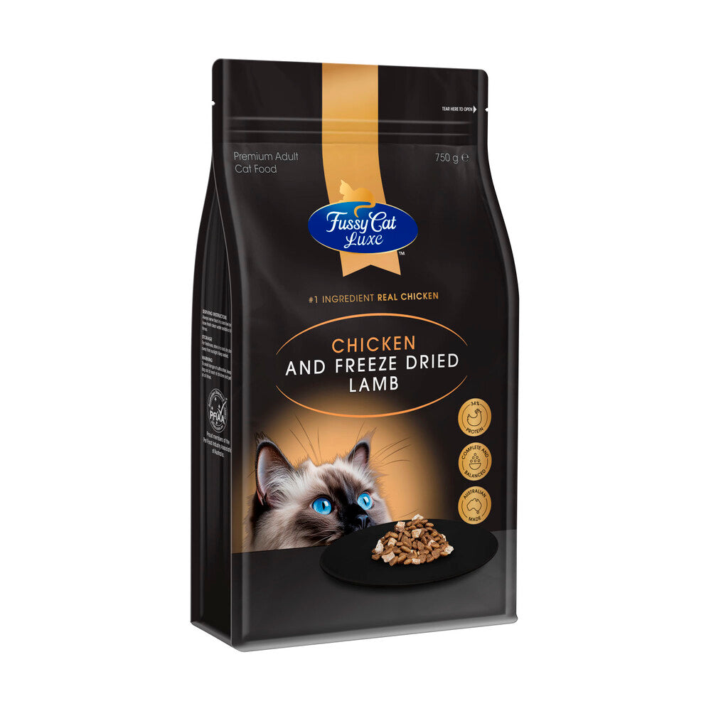 Fussy Cat Luxe Dry Cat Food Farm Raised Chicken With Freeze Dried Lamb - 750g