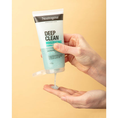 Neutrogena Deep Clean Invorating Foaming Scrub 150g