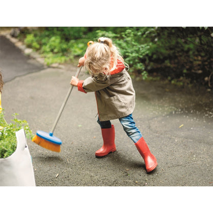 Fiskars Kids Broom - Lightweight Aluminium - Soft Plastic Bristles - Comfort