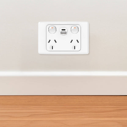 Deta Double Pole Double Power Point with USB A+C - 50 x 74 x 115mm