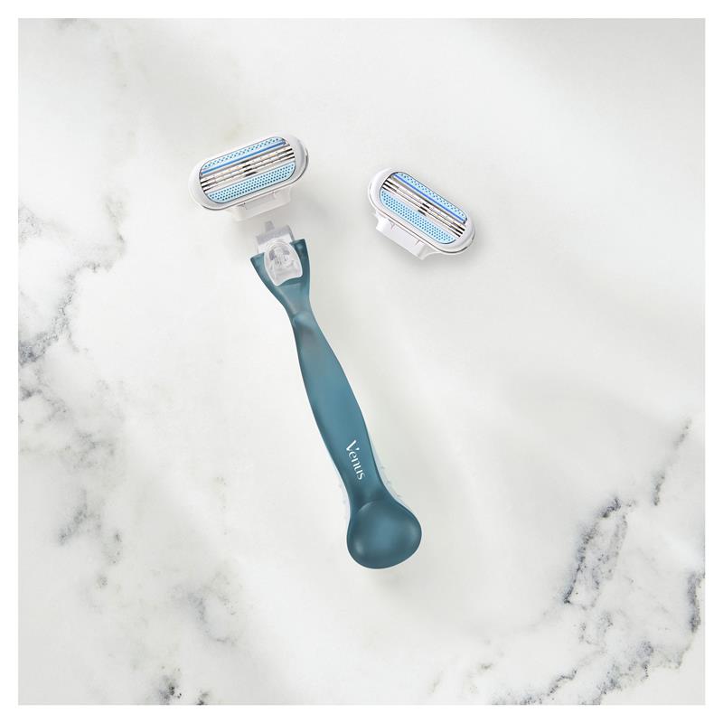 Gillette Venus Smooth Women’s Razor with 3 Blades & Pivot Head – 1 Cartridge