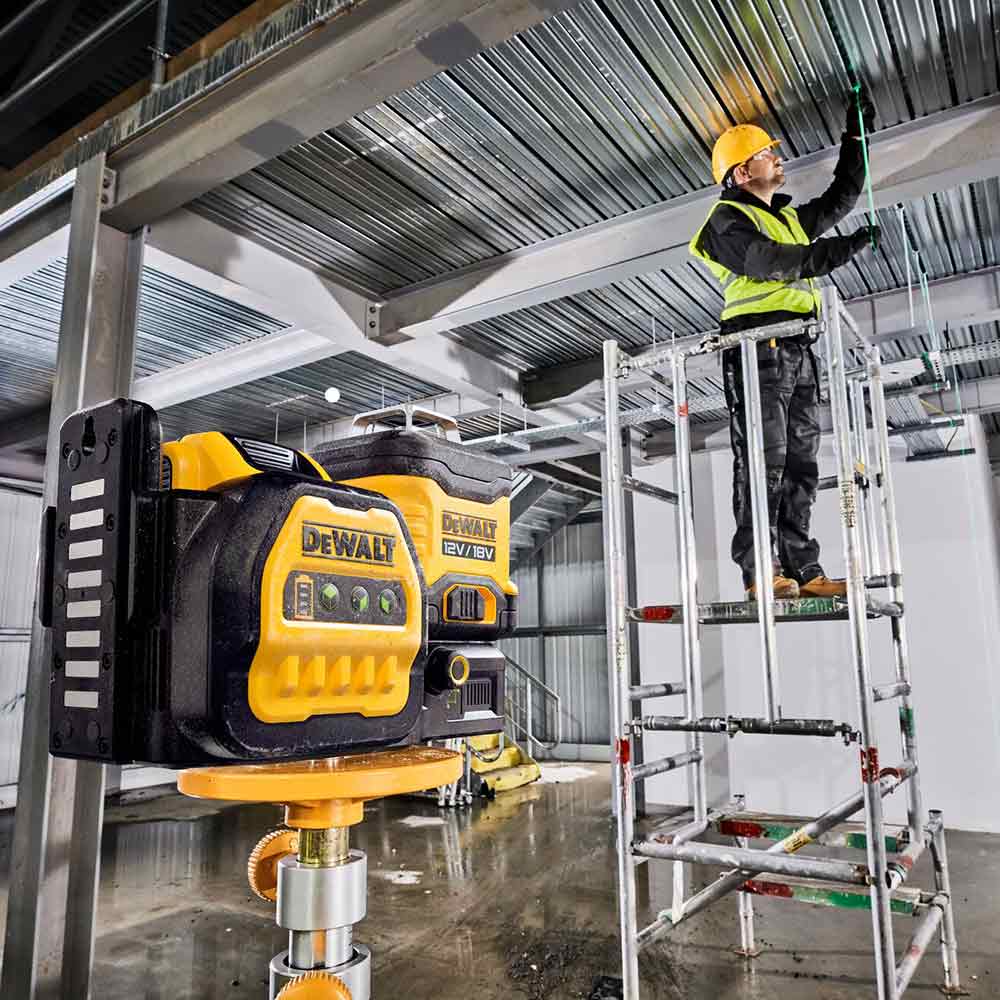 DEWALT 18V 2.0Ah 3x360 Degree Green Beam Multi-Line Laser Level Kit DCE089D1G18-XE