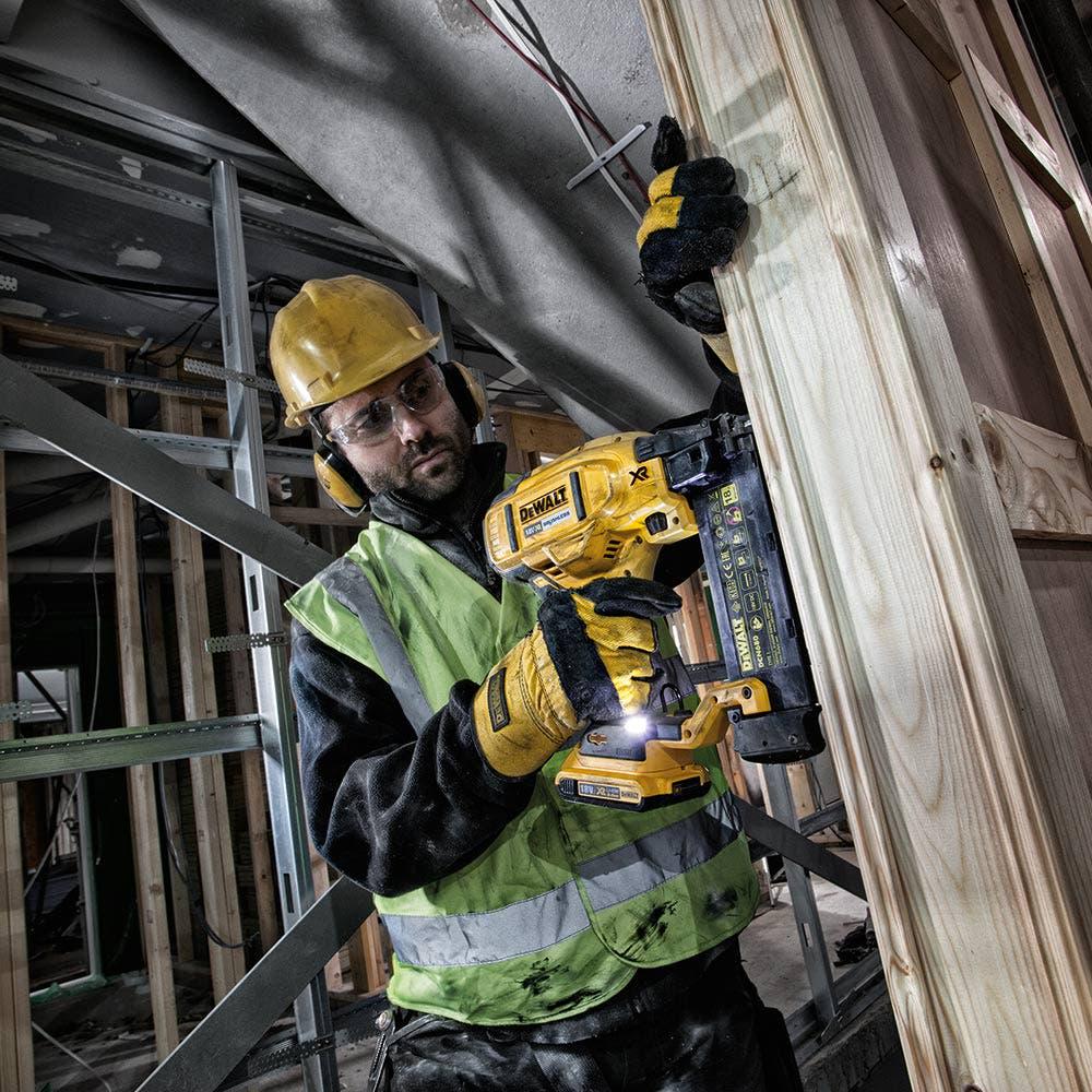 DEWALT 18V Brushless XR Li-Ion 18Ga Finish Nailer Skin DCN680N-XJ