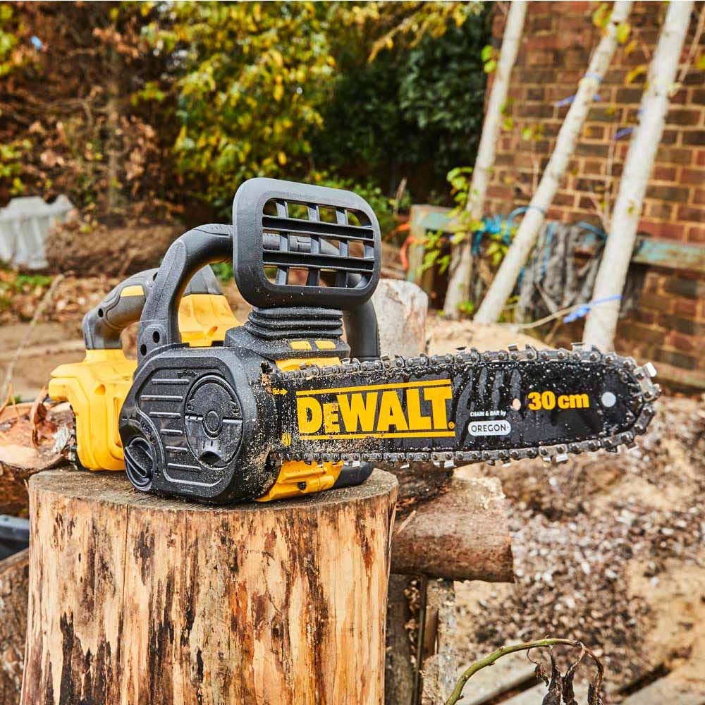 DEWALT 18V XR Brushless 30cm (12 ) Chainsaw Skin DCM565N-XE