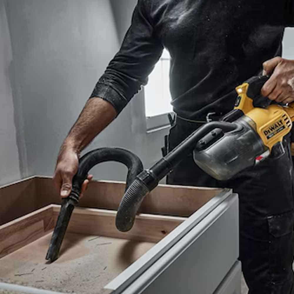 DEWALT 18V XR Brushless Stick Vacuum Skin DCV501LN-XJ