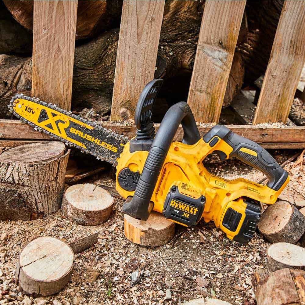 DEWALT 18V XR Brushless 30cm (12 ) Chainsaw Skin DCM565N-XE