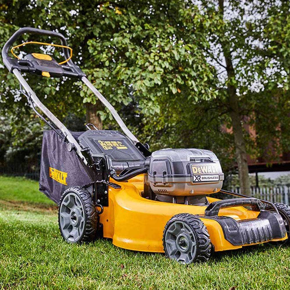 DEWALT 36V Brushless 2 x 5.0Ah 510mm (20 ) Lawn Mower Kit DCMW564P2-XE