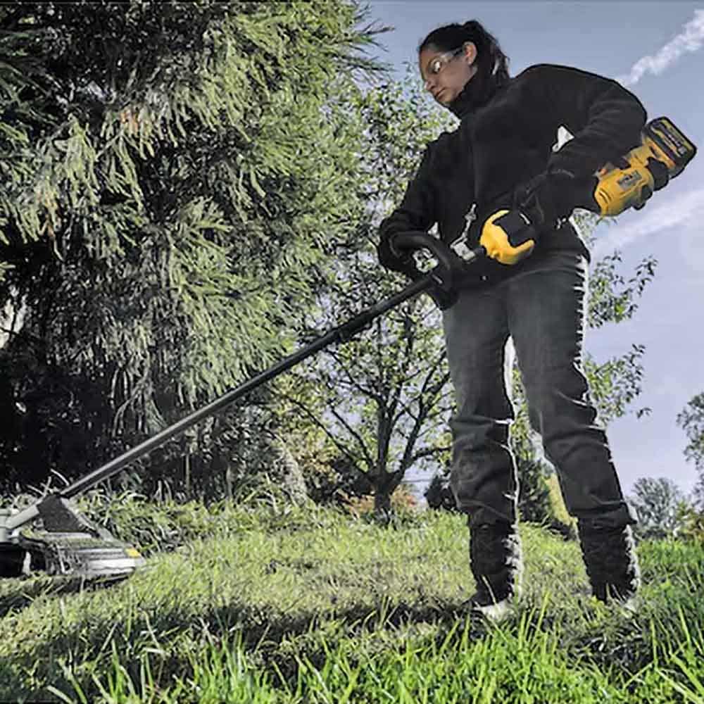 DEWALT 54V XR Flexvolt Brushless 1x9.0Ah Multi-Tool Power Head and Line Trimmer Attachment Kit DCMAS5713X1-XE