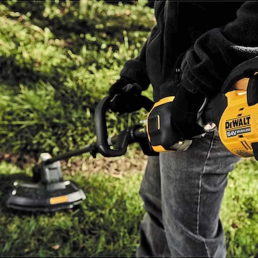 DEWALT 54V XR Flexvolt Brushless 1x9.0Ah Multi-Tool Power Head and Line Trimmer Attachment Kit DCMAS5713X1-XE