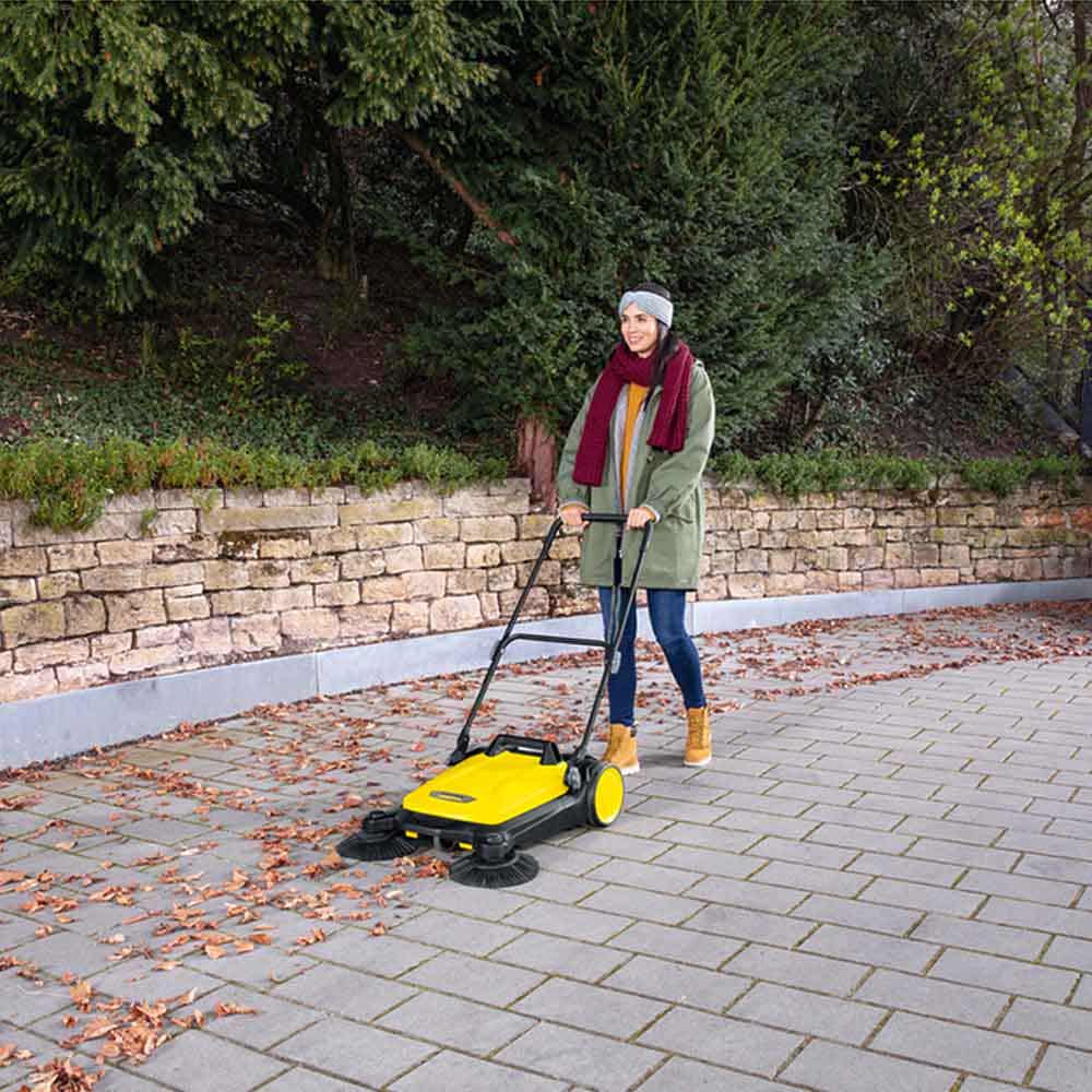 KARCHER 20L 680mm Manual Sweeper S4 Twin 17663600