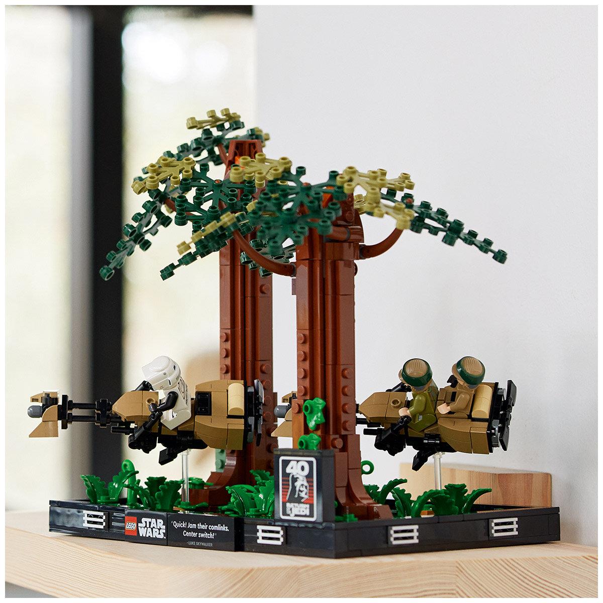 LEGO Star Wars Endor Speeder Chase Diorama 75353