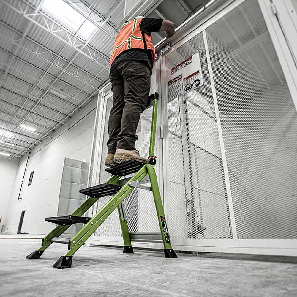 LITTLE GIANT Fibreglass Jumbo Step w. Handrail 11933