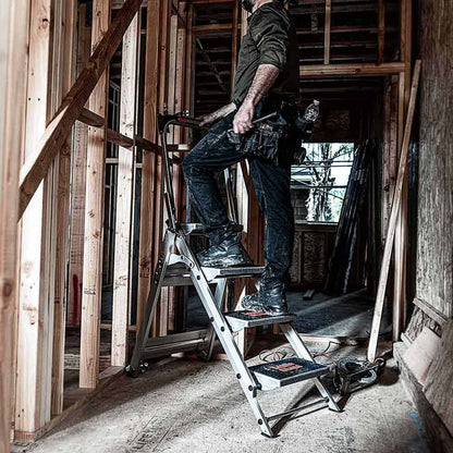 LITTLE GIANT Safety Step 4 - with bar 10410BA440