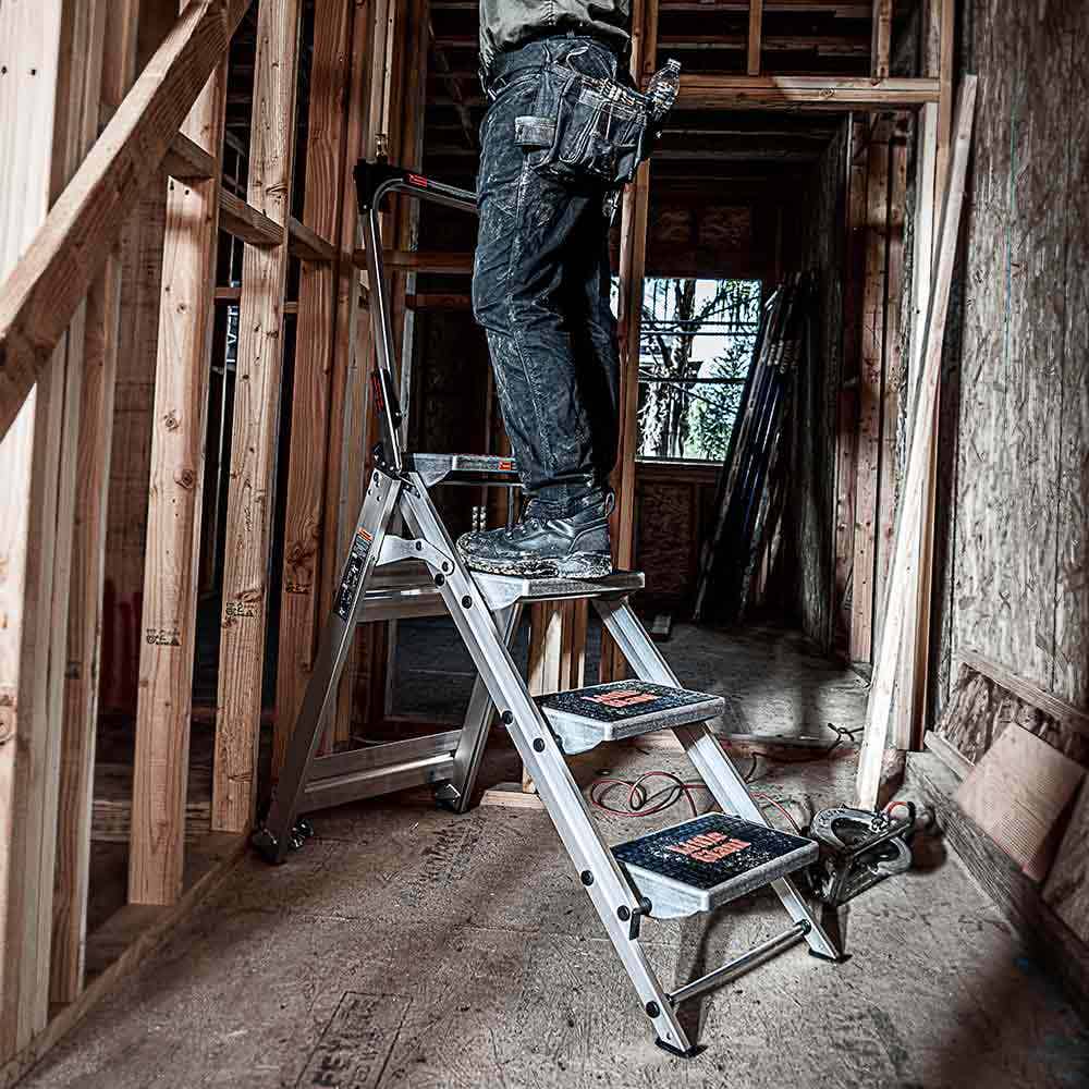LITTLE GIANT Safety Step 4 - with bar 10410BA440