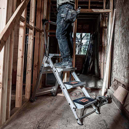 LITTLE GIANT Safety Step 4 - with bar 10410BA440