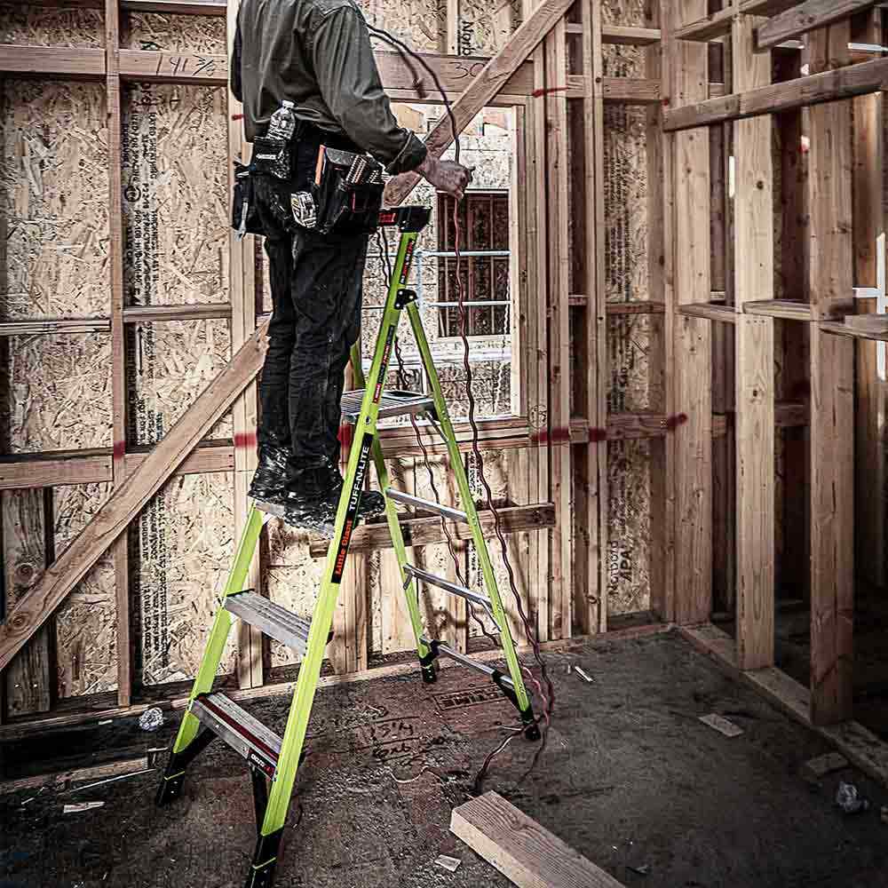 LITTLE GIANT Tuff-N-Lite Fibreglass Platform 4 Step 15366440