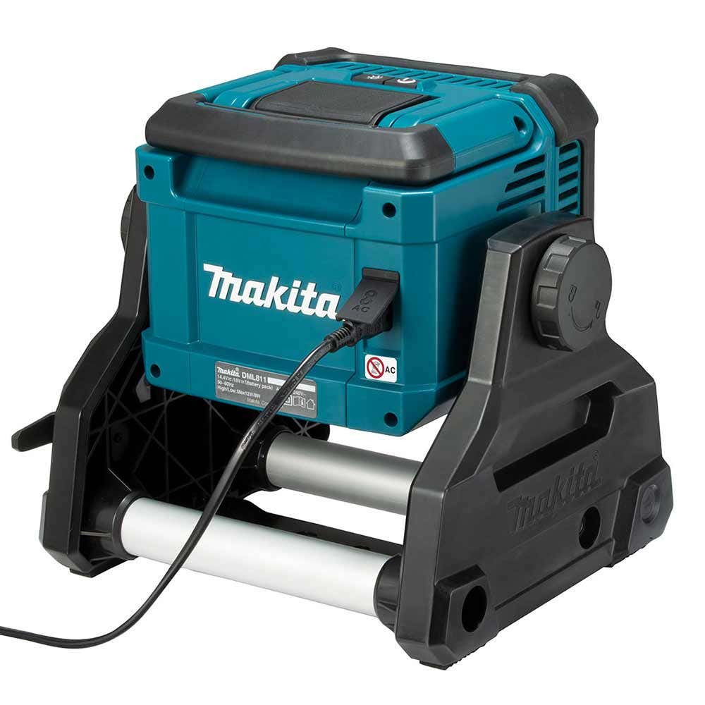MAKITA 18V 3000 Lumens LED Work Light w. Tripod DML811X1