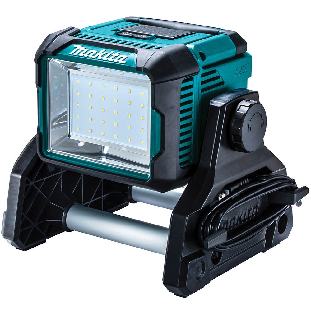 MAKITA 18V 3000 Lumens LED Work Light w. Tripod DML811X1