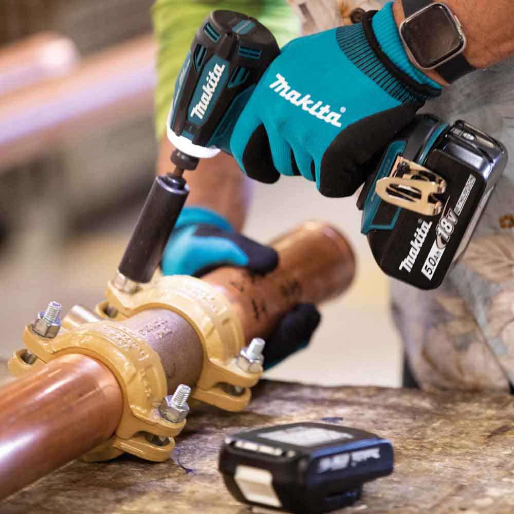MAKITA 18V Brushless 2 x 5.0Ah 1 4 Impact Driver Kit DTD172RTJ