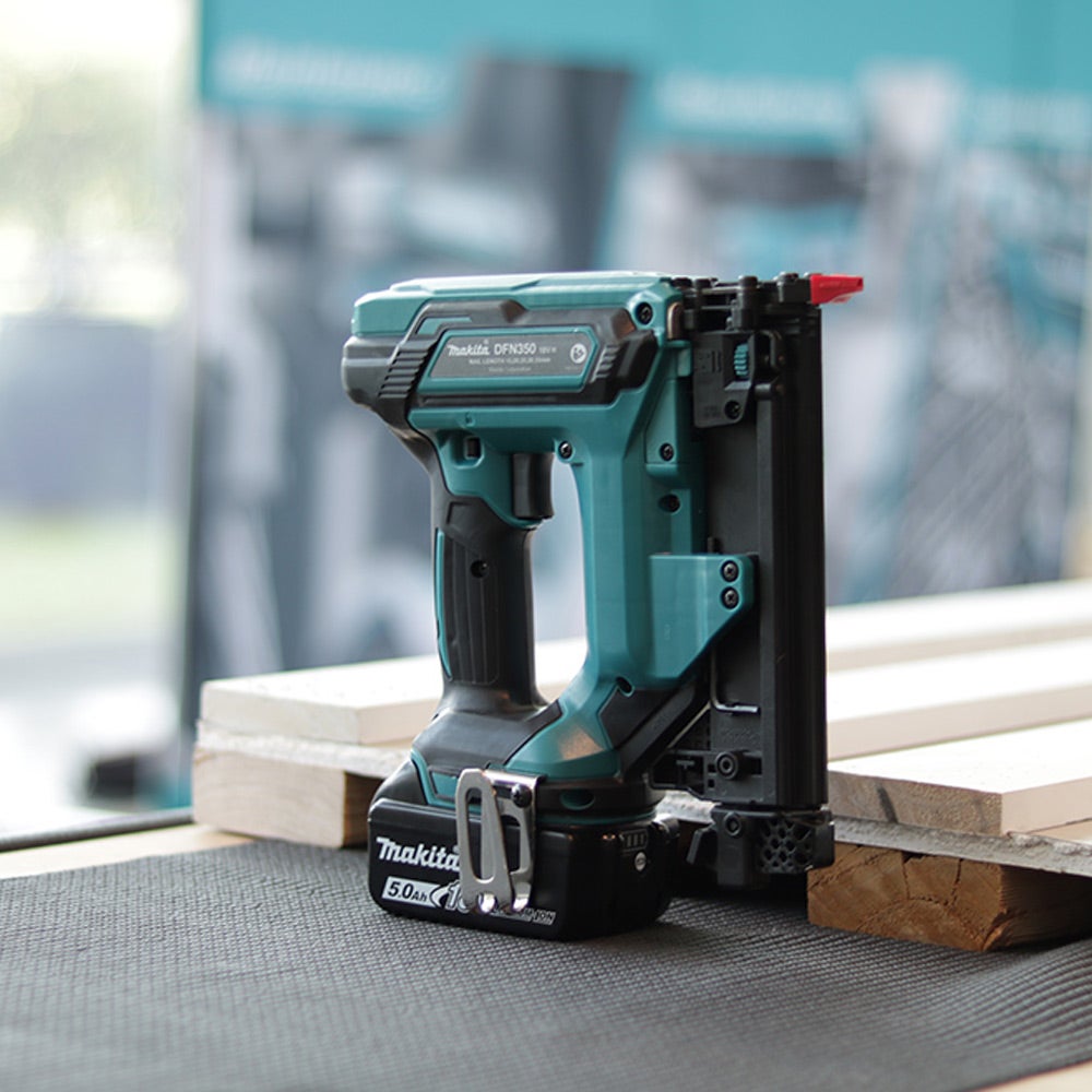 MAKITA 18V Brushless 18Ga C1 Brad Nailer Skin DFN350Z
