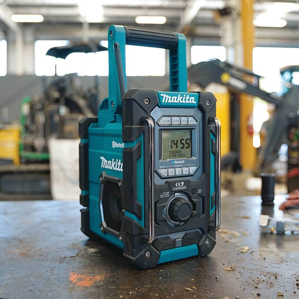 MAKITA 18V Digital Bluetooth Jobsite Charger Radio Skin DMR301