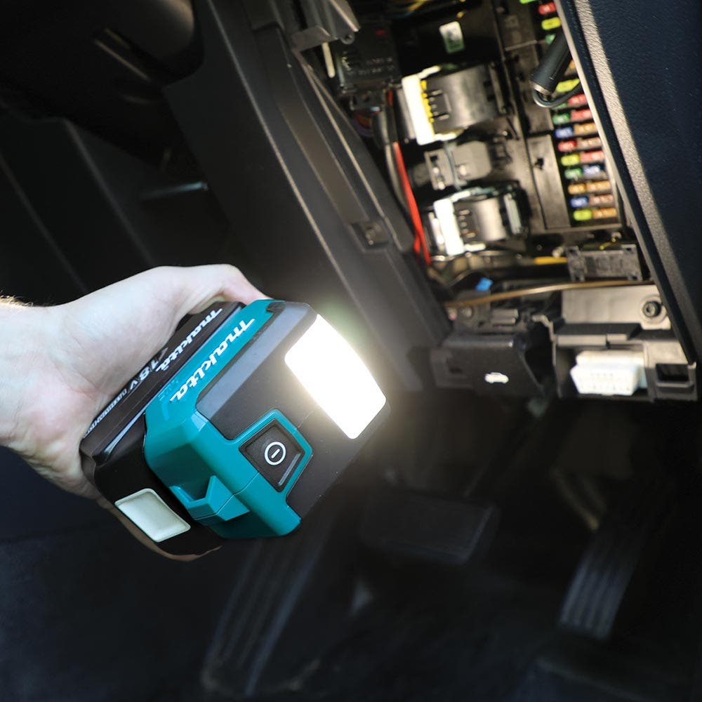 MAKITA 18V LXT LED Compact Flashlight Skin DML817