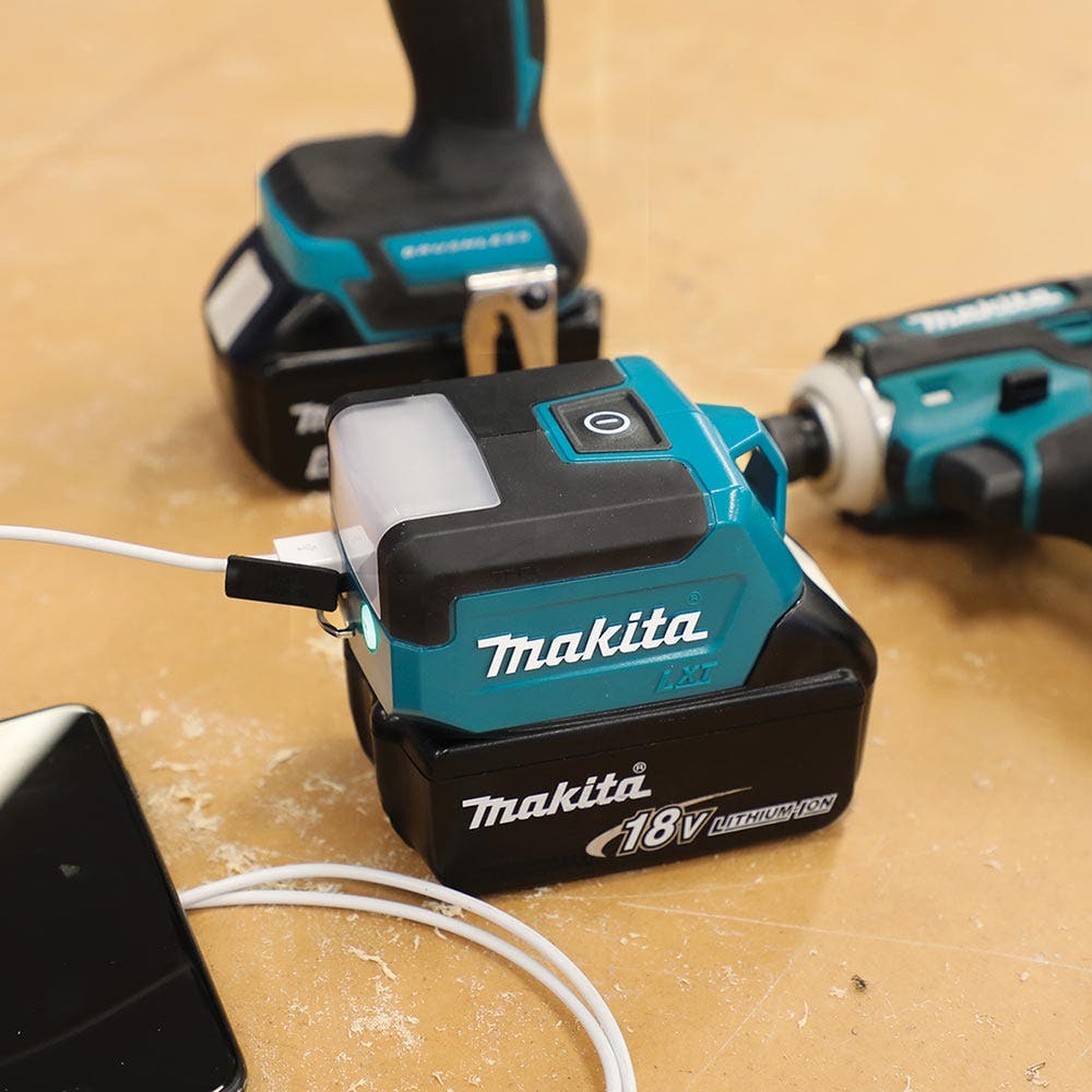 MAKITA 18V LXT LED Compact Flashlight Skin DML817