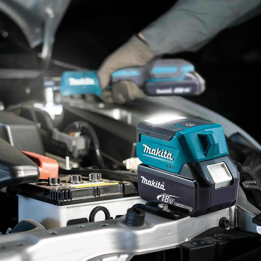 MAKITA 18V LXT LED Compact Flashlight Skin DML817