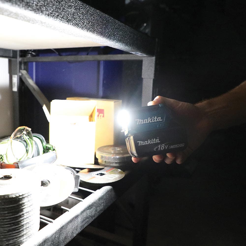 MAKITA 18V LXT LED Compact Flashlight Skin DML817