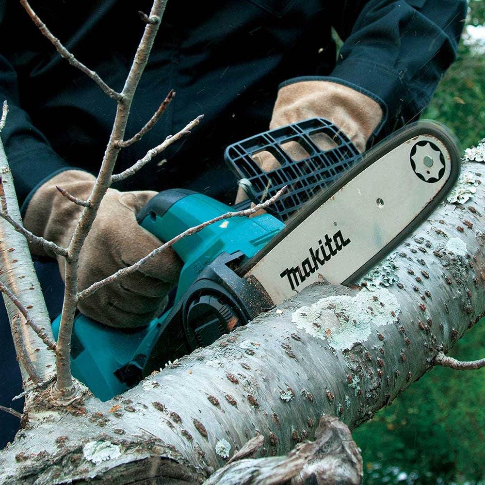 MAKITA 36V (18Vx2) 2 x 5.0Ah 300mm Chainsaw Kit DUC302PT2
