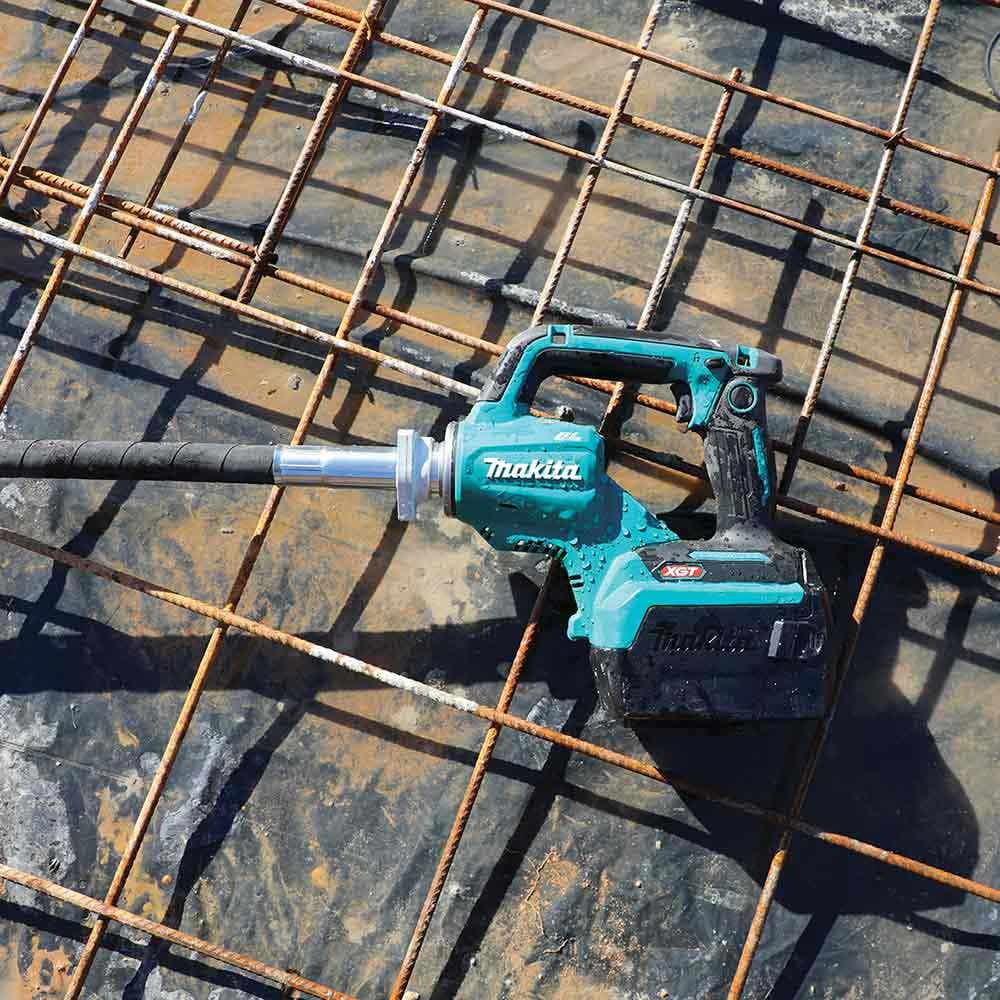 MAKITA 40V Max XGT 1200mm Concrete Vibrator Skin VR004GZ