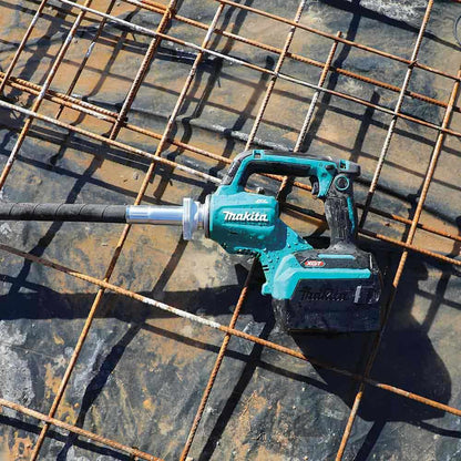MAKITA 40V Max XGT 1200mm Concrete Vibrator Skin VR004GZ