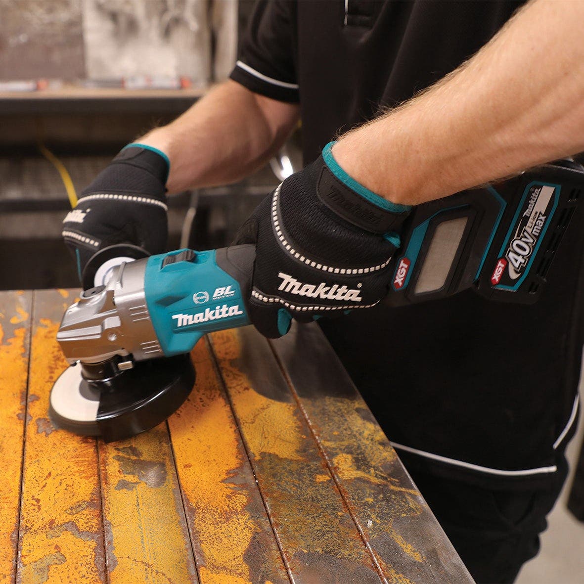 MAKITA 40V Max XGT Brushless 2 x 4.0Ah 125mm Slide Switch Angle Grinder Kit GA023GM201