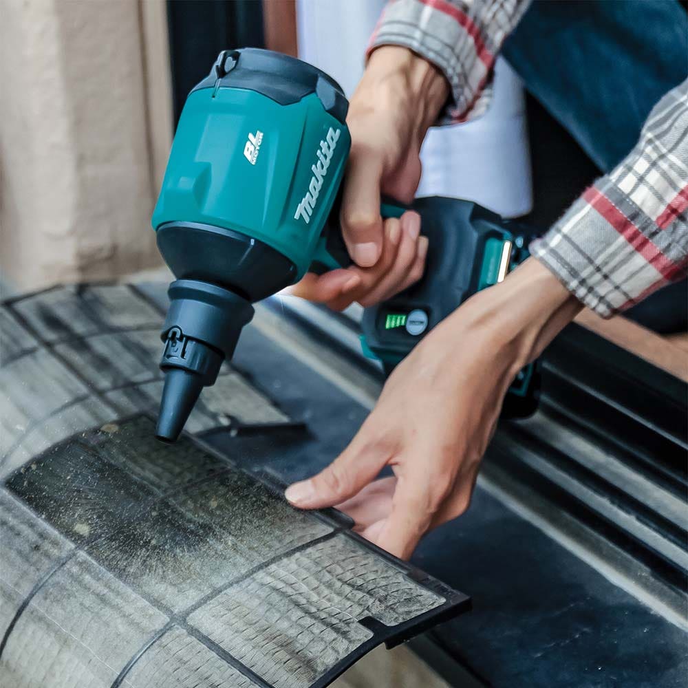MAKITA 40V Max XGT Brushless 1 x 2.5Ah Dust Blower Kit AS001GD101