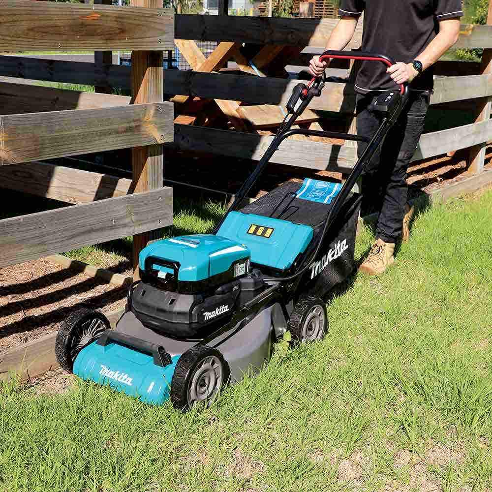 MAKITA 534mm Brushless Self-Propelled Lawn Mower Kit LM001CX3