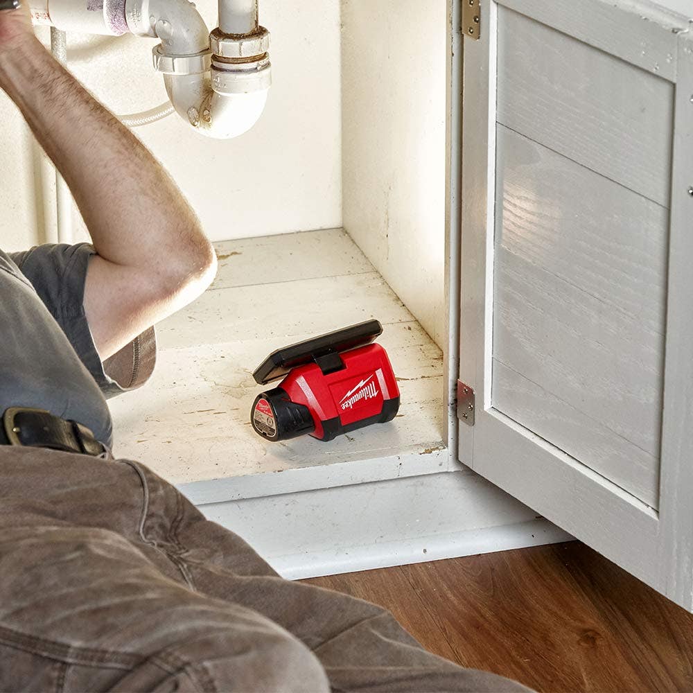 MILWAUKEE 12V Pivoting Area Light Skin M12PAL-0