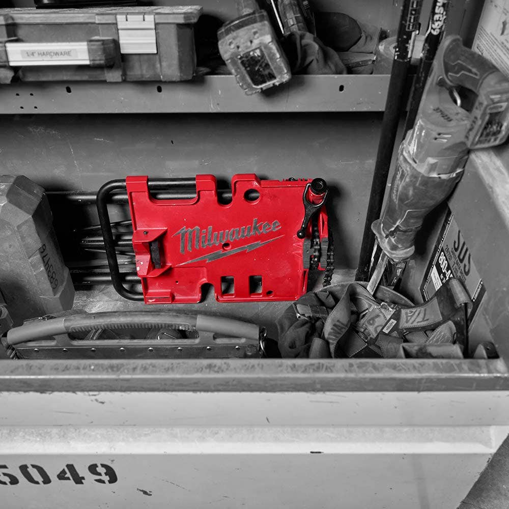 MILWAUKEE 152mm Portable Tripod Chain Vice MPS