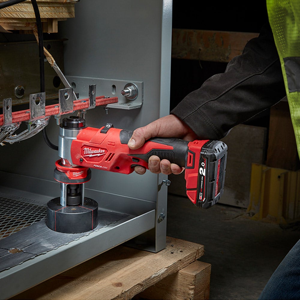 MILWAUKEE 18V 16mm - 63mm FORCE LOGIC 6T Knockout Tool Kit M18HKP-201C