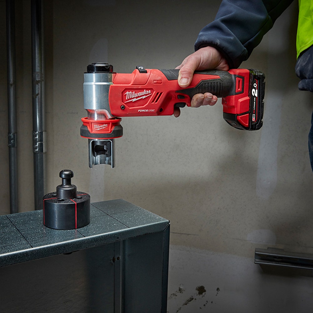 MILWAUKEE 18V 16mm - 63mm FORCE LOGIC 6T Knockout Tool Kit M18HKP-201C