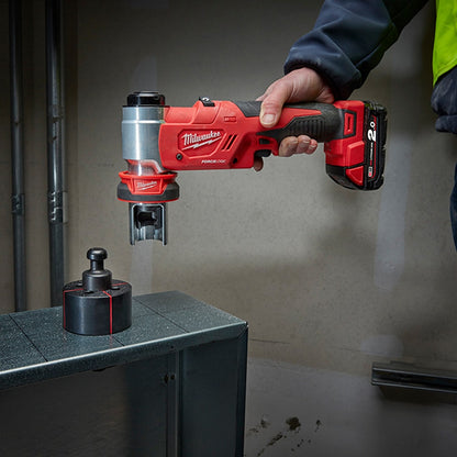 MILWAUKEE 18V 16mm - 63mm FORCE LOGIC 6T Knockout Tool Kit M18HKP-201C
