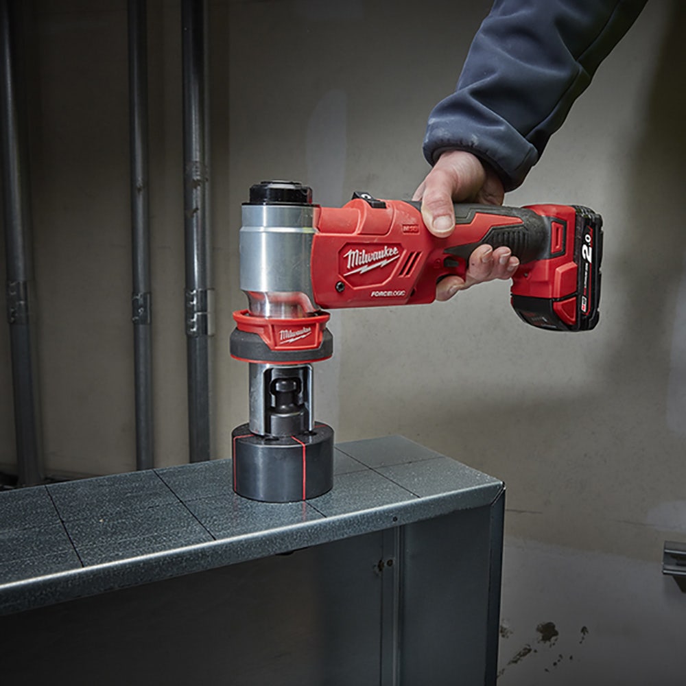 MILWAUKEE 18V 16mm - 63mm FORCE LOGIC 6T Knockout Tool Kit M18HKP-201C