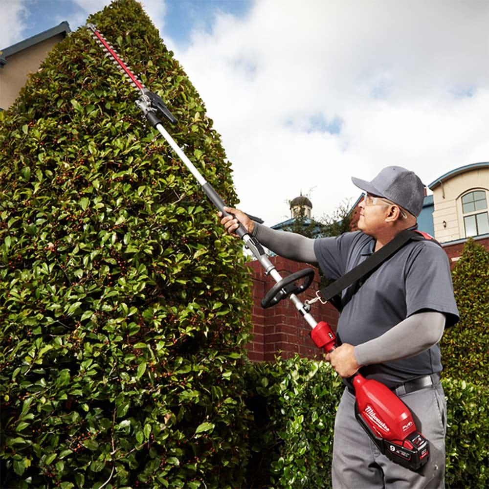 MILWAUKEE 18V Articulating Hedge Trimmer Attachment M18FOPH-HTA