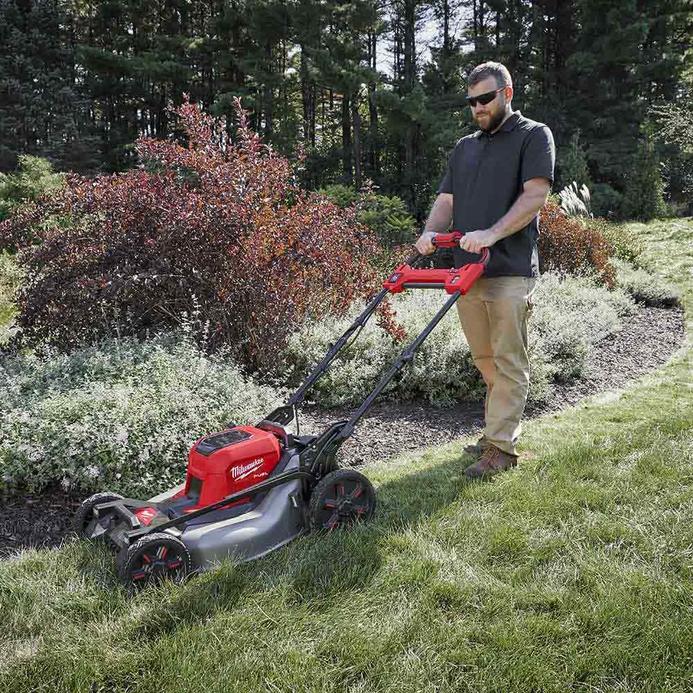 MILWAUKEE 18V FUEL 21inch (533mm) Self-Propelled Dual Battery Lawn Mower Skin M18F2LM210