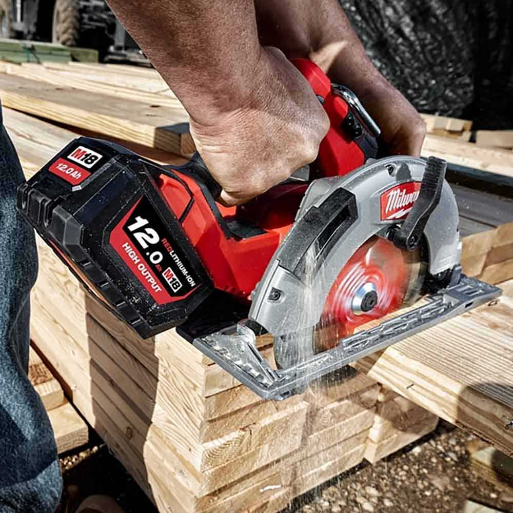 MILWAUKEE 18V REDLITHIUM-ION HIGH OUTPUT 2 x 12.0Ah Dual Bay Starter Pack M18HOSPD122B