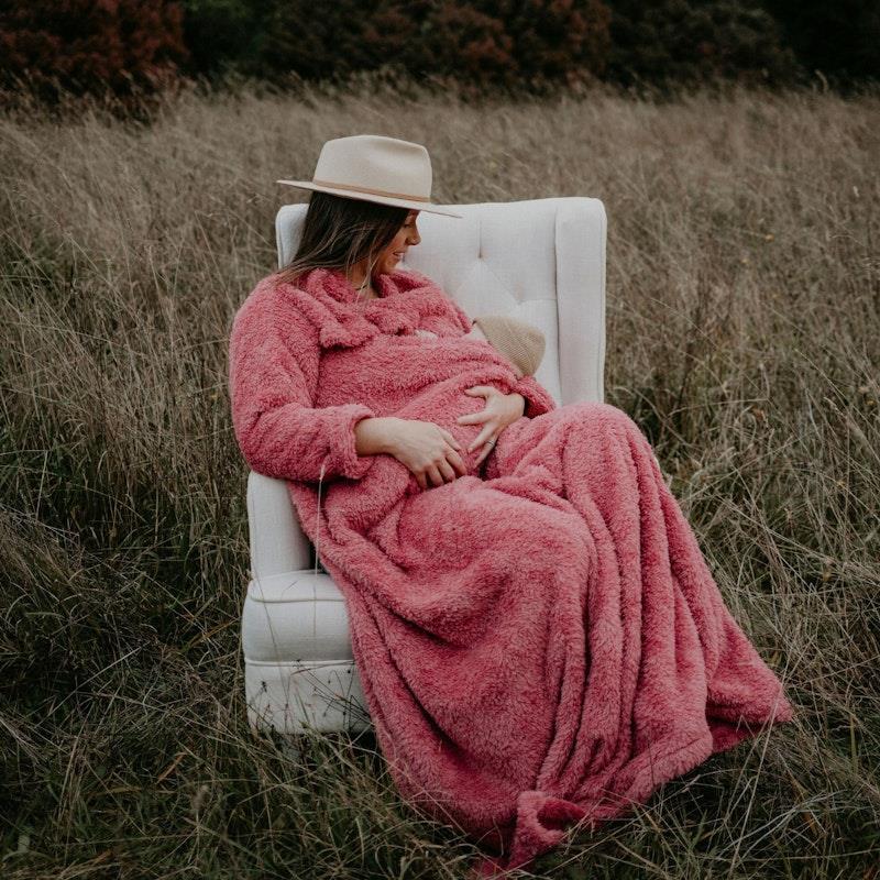 BHOOMI Feeding Blanket in Plum - Cozy Comfort for Moms