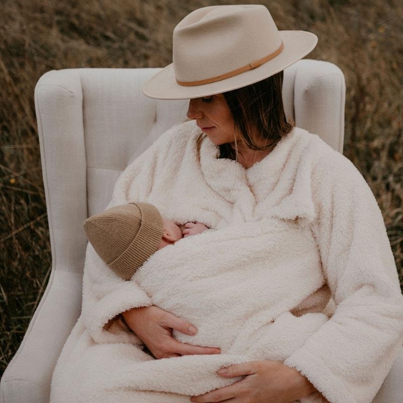 Flown Oak Feeding Blanket Cream - Cozy Breastfeeding Essential
