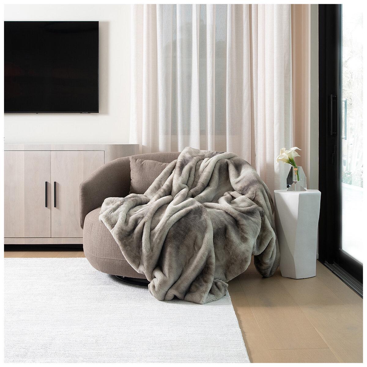 Mon Chateau Luxe Faux Fur Throw Tan