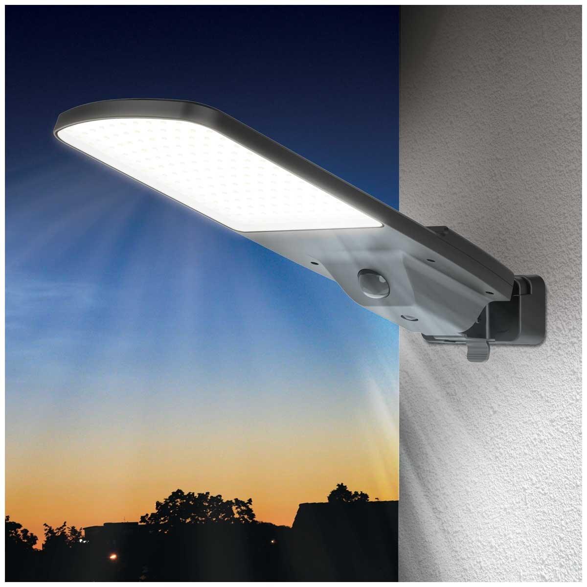 Sol-R-Brite Solar Street Light